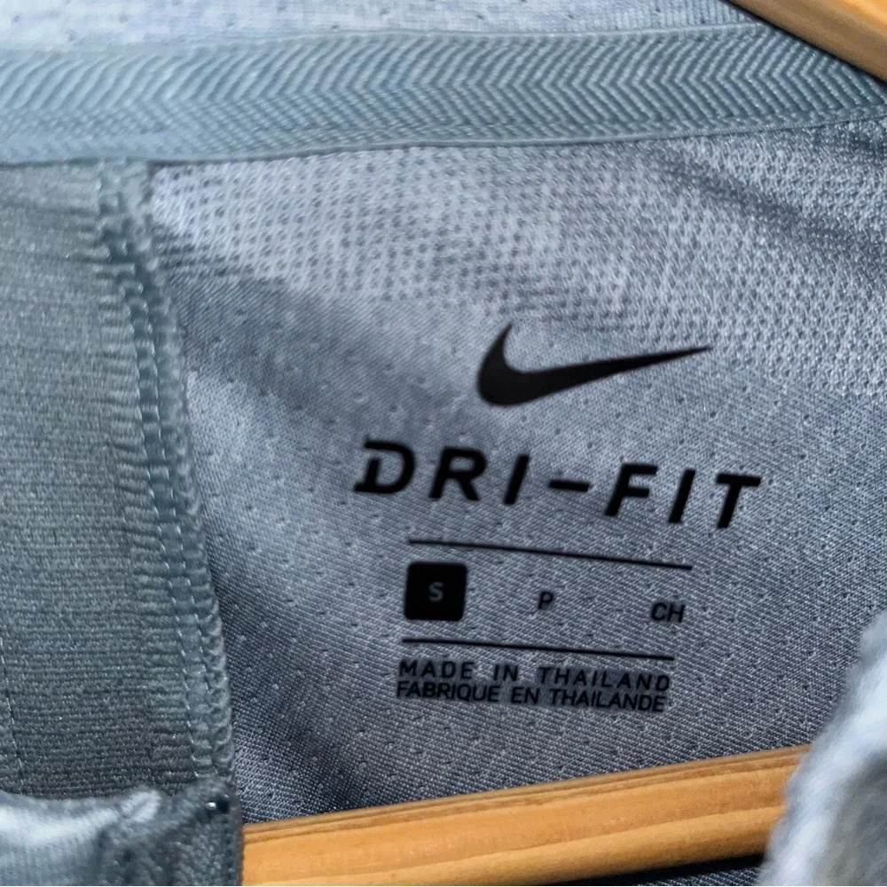 Nike Golf Pull-over - Picture 4 of 6